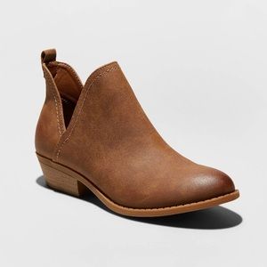 Universal Thread Block Heel Ankle Bootie Cognac
